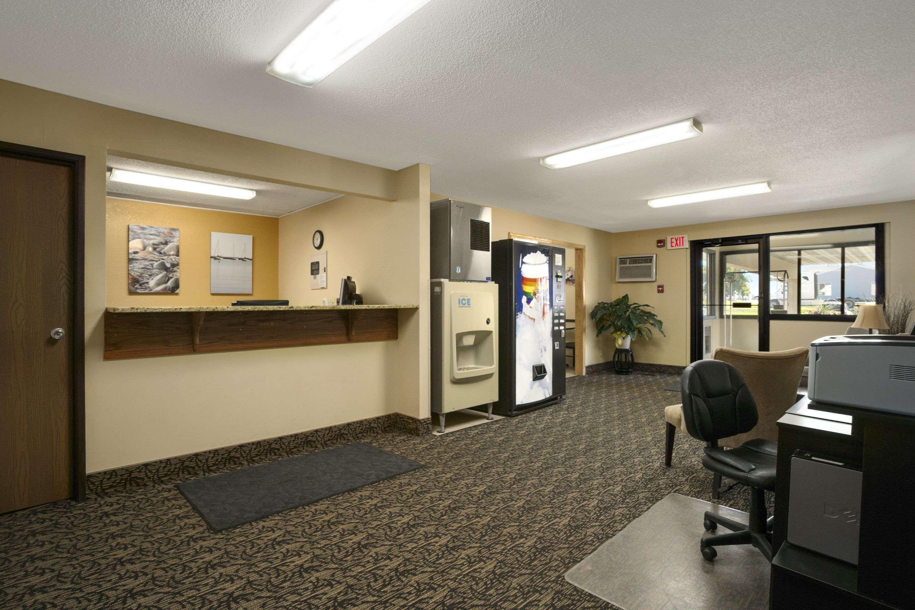Super 8 By Wyndham Alexandria Mn Motel Exterior photo